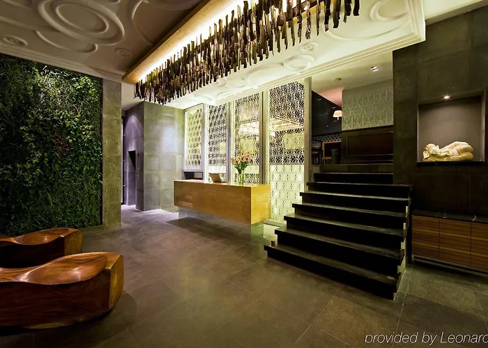 L Hotel