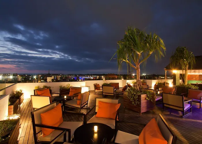 Hotel L
