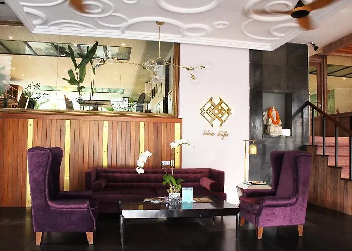 Hotel L