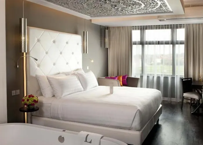 Hotel L